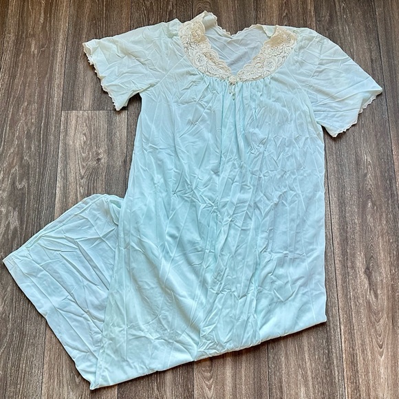 Vintage Shadowline Womens Size Medium Embroidered Slip Nightgown - Picture 1 of 11